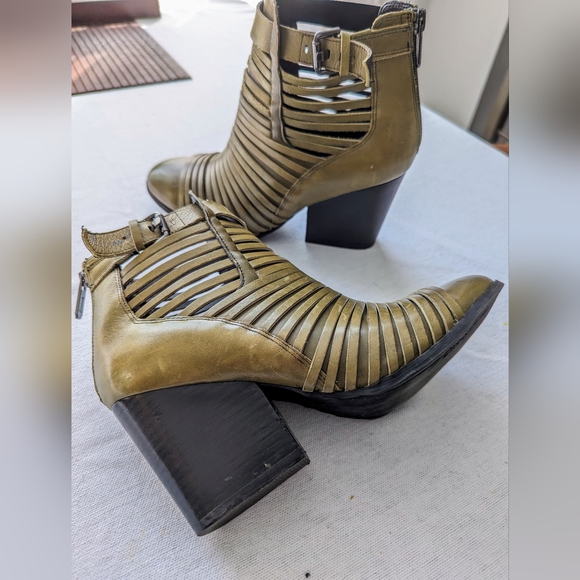 Green round toe leather bootie. 3" heel. Circus/Sam Edelman. - Picture 8 of 8